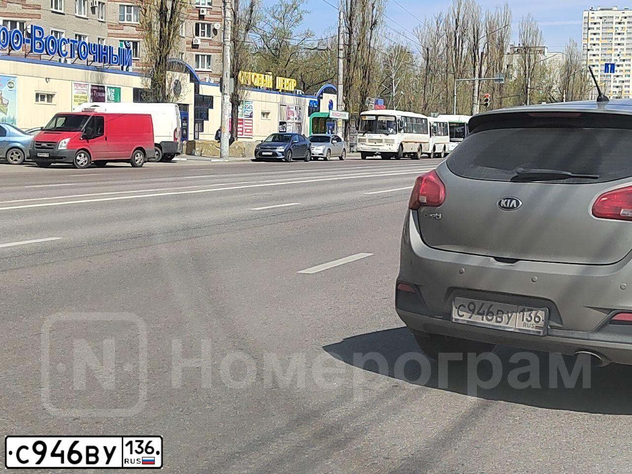Фото автомобиля KIA CEE'D, 2012 — госномер С946ВУ136. Цвет: Серебристый