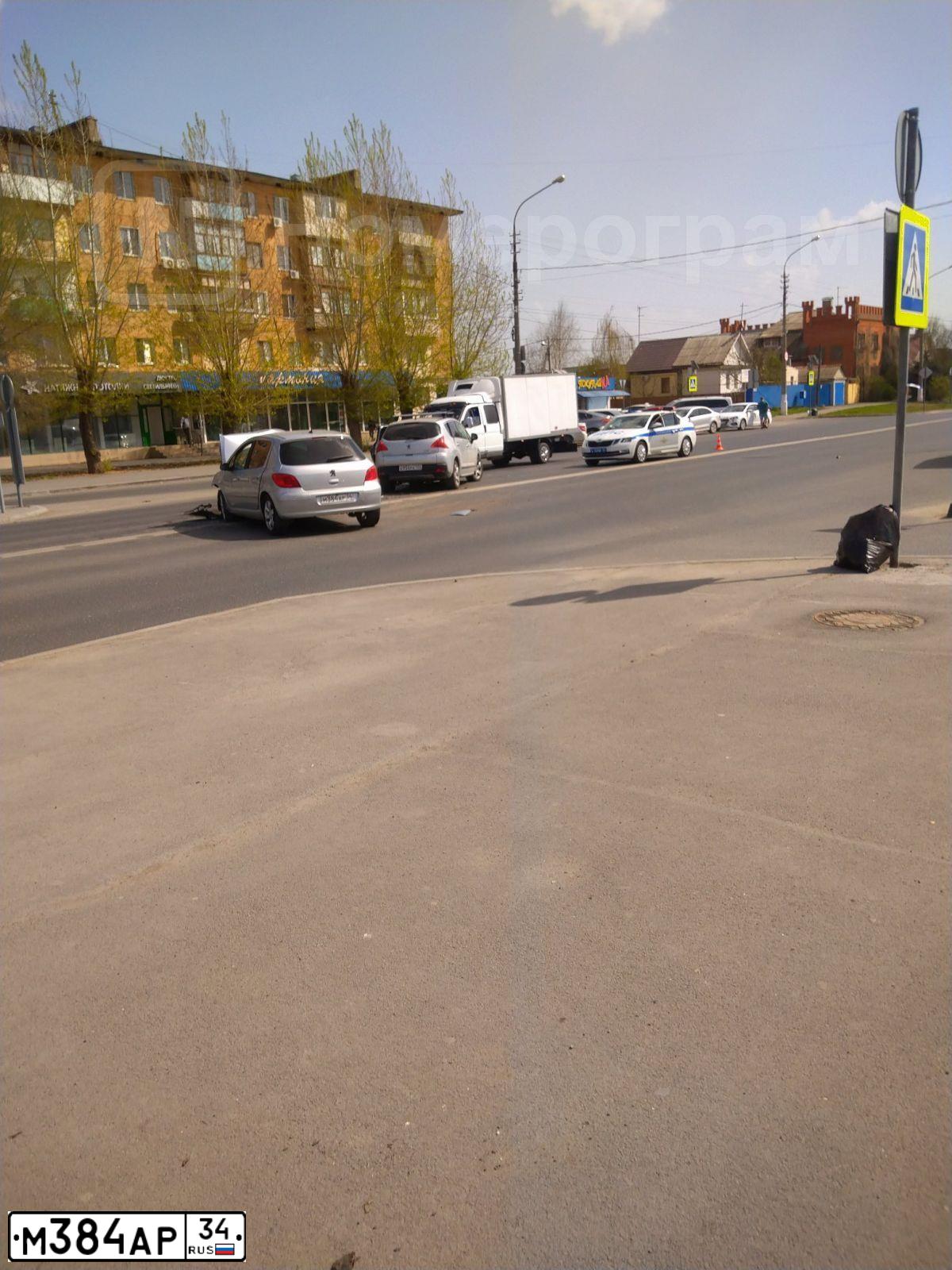 Фото автомобиля PEUGEOT 307, 2007 — госномер Н643КК134. Цвет: СЕРЕБРИСТЫЙ