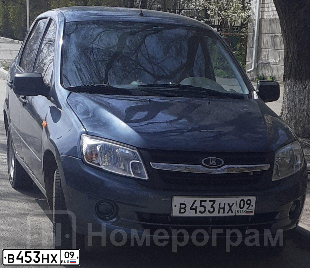 Фото автомобиля LADA 2190 GRANTA, 2014 — госномер В453НХ09. Цвет: СЕРО-СИНИЙ