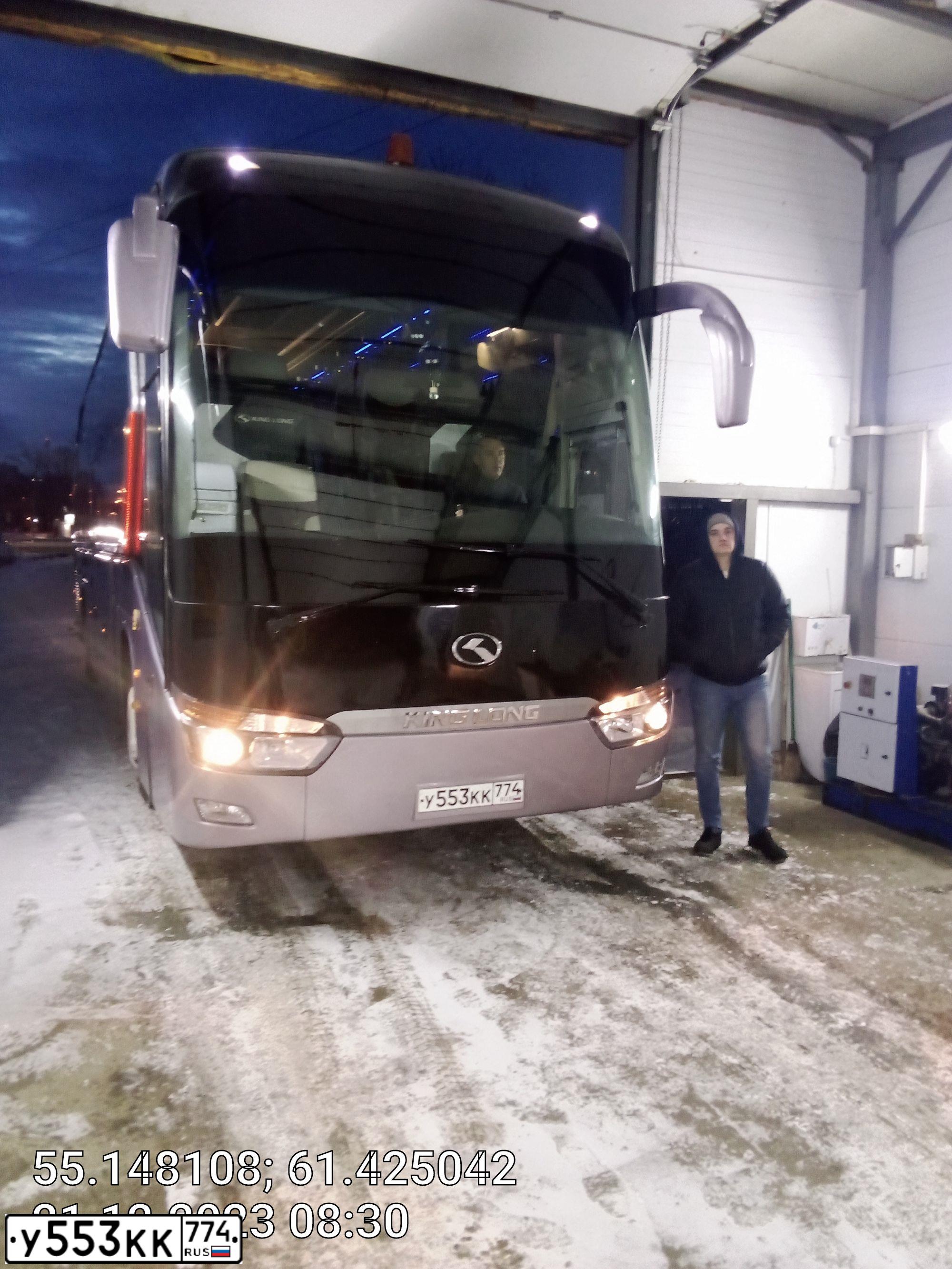 Фото автомобиля KING LONG (KLM) XMQ 6129, 2012 — госномер В400ОА750. Цвет: СЕРЕБРИСТЫЙ