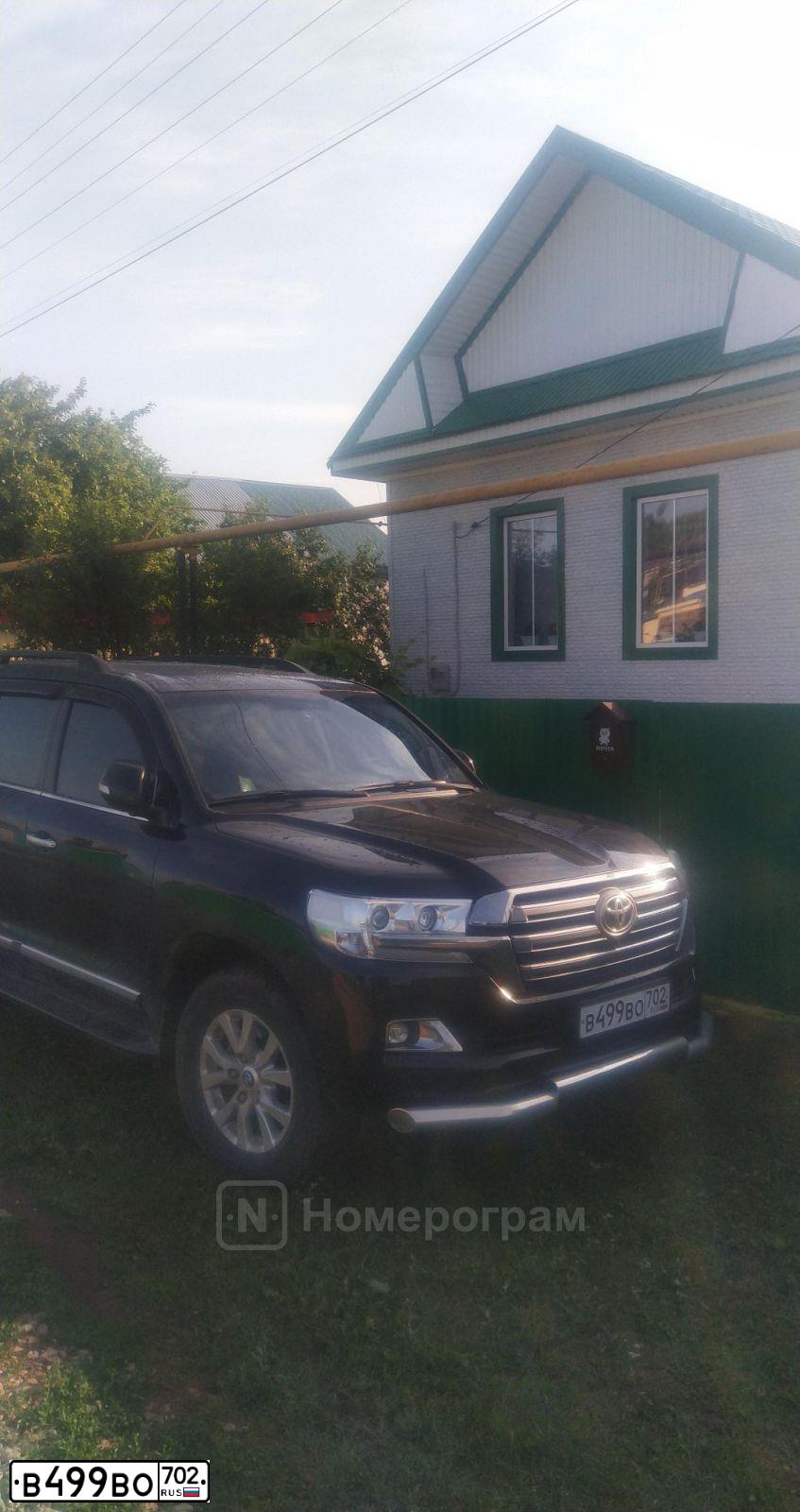 Фото автомобиля TOYOTA LANDCRUISER 200, 2015 — госномер В499ВО702. Цвет: ЧЕРНЫЙ