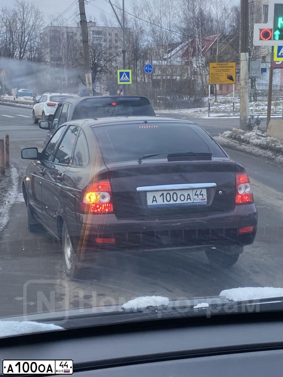 Фото автомобиля LADA 2172 PRIORA, 2011 — госномер О255ХУ44. Цвет: ТЕМНО-ВИШНЕВЫЙ