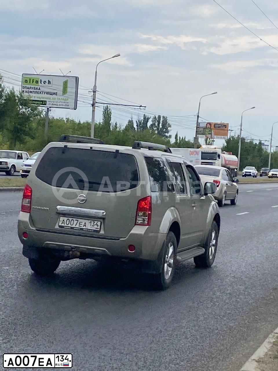 Фото автомобиля NISSAN PATHFINDER, 2012 — госномер А007ЕА134. Цвет: СЕРЫЙ