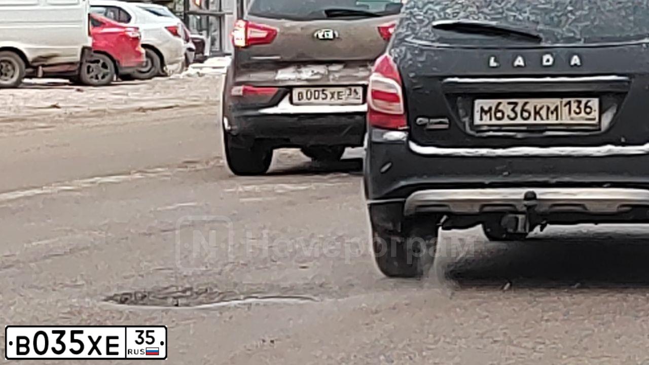Фото автомобиля TOYOTA RAV4, 2010 — госномер В035ХЕ35. Цвет: ЧЕРНЫЙ