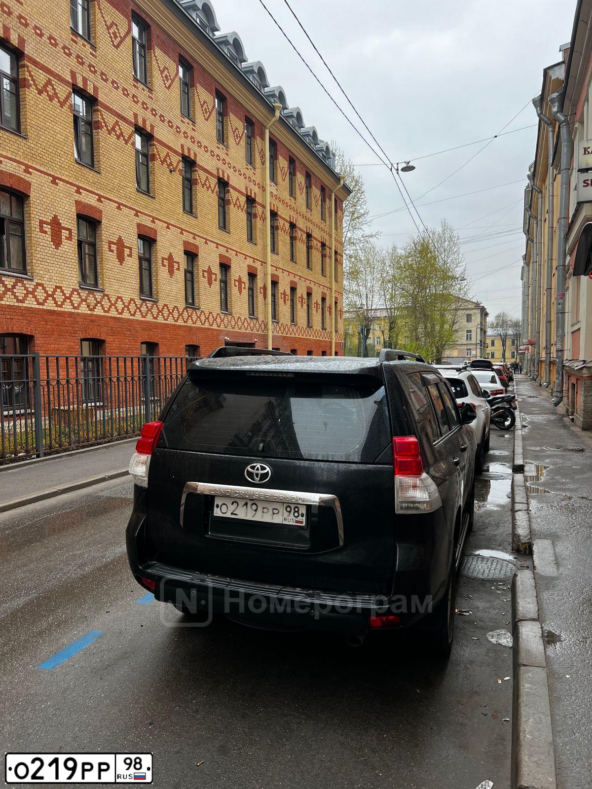 Фото автомобиля TOYOTA LANDCRUISER, 2010 — госномер О001МР178. Цвет: ЧЕРНЫЙ