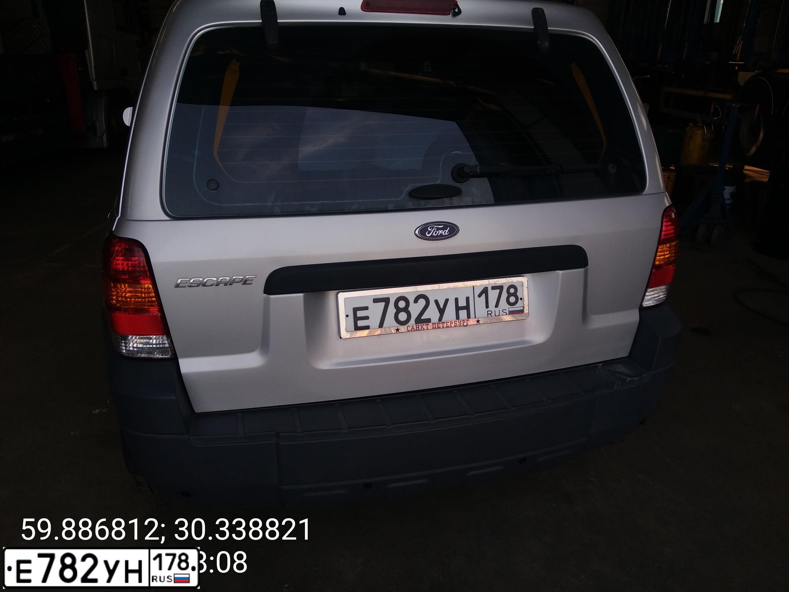 Фото автомобиля FORD ESCAPE, 2004 — госномер Е782УН178. Цвет: СЕРЕБРИСТЫЙ