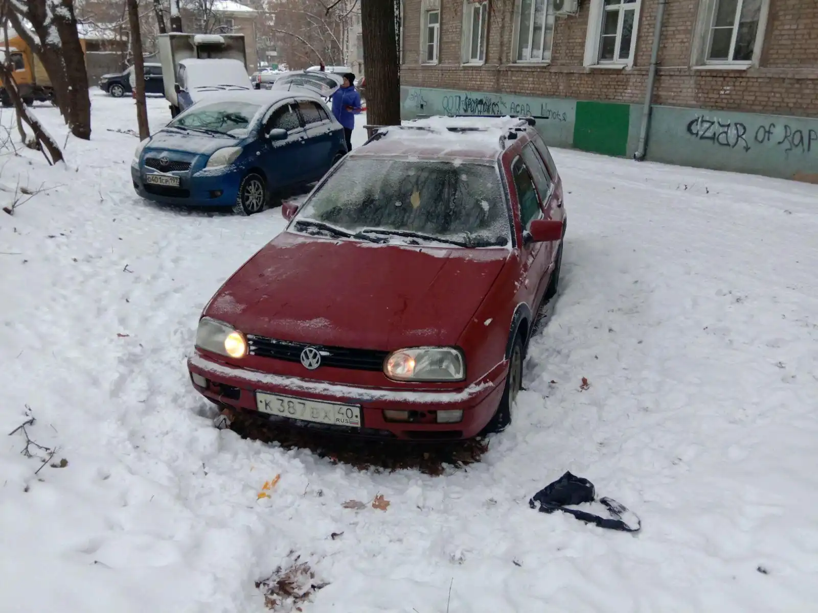 Фото автомобиля MERCEDES E-KLASSE, 2012 — госномер О665ОК31. Цвет: Белый