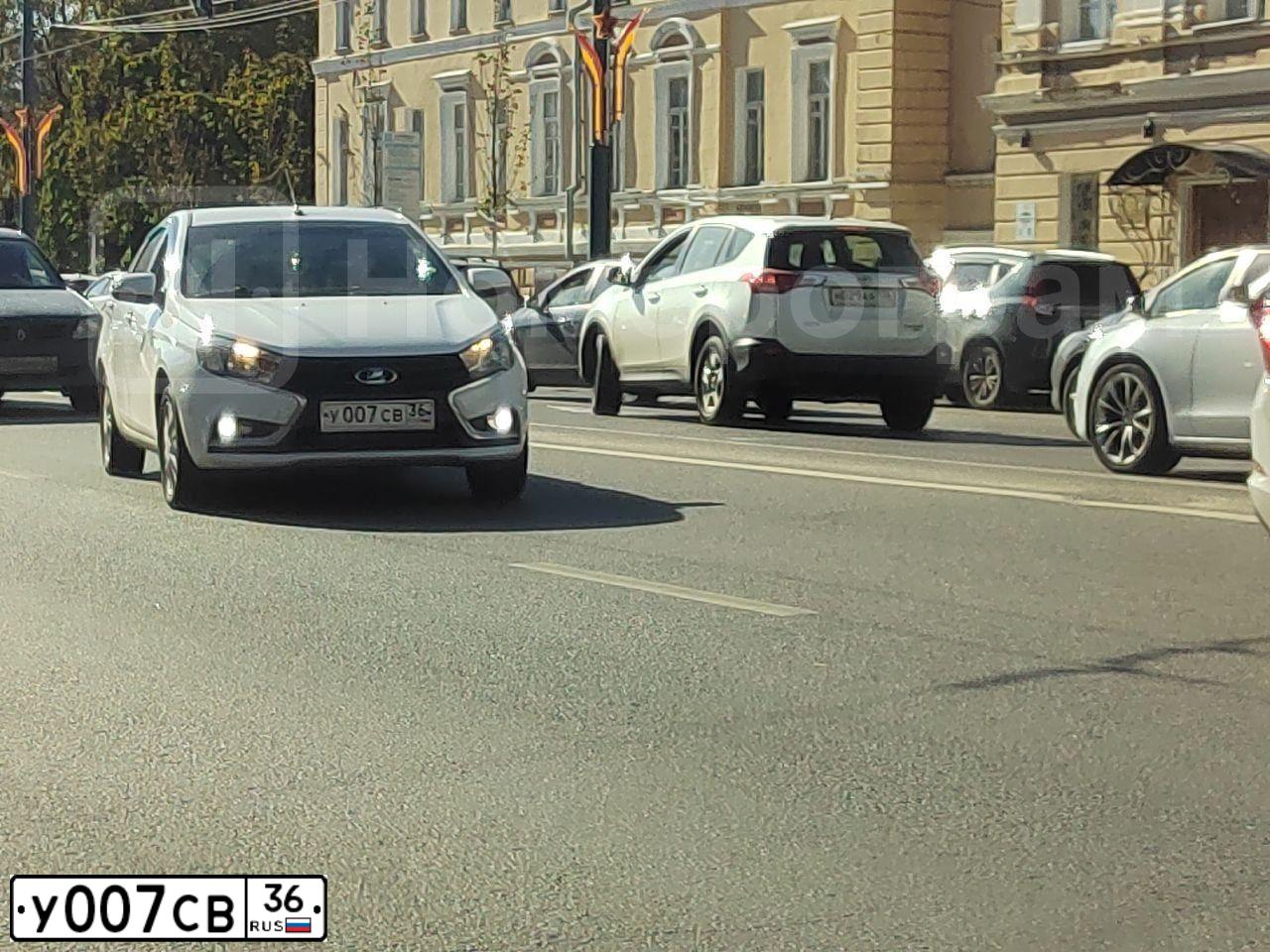 Фото автомобиля БМВ 528I, 1996 — госномер М194ЕЕ134. Цвет: синий