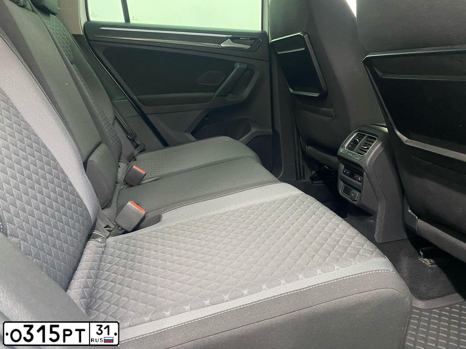 Фото автомобиля VOLKSWAGEN TIGUAN, 2017 — госномер А929НР136. Цвет: БЕЛЫЙ