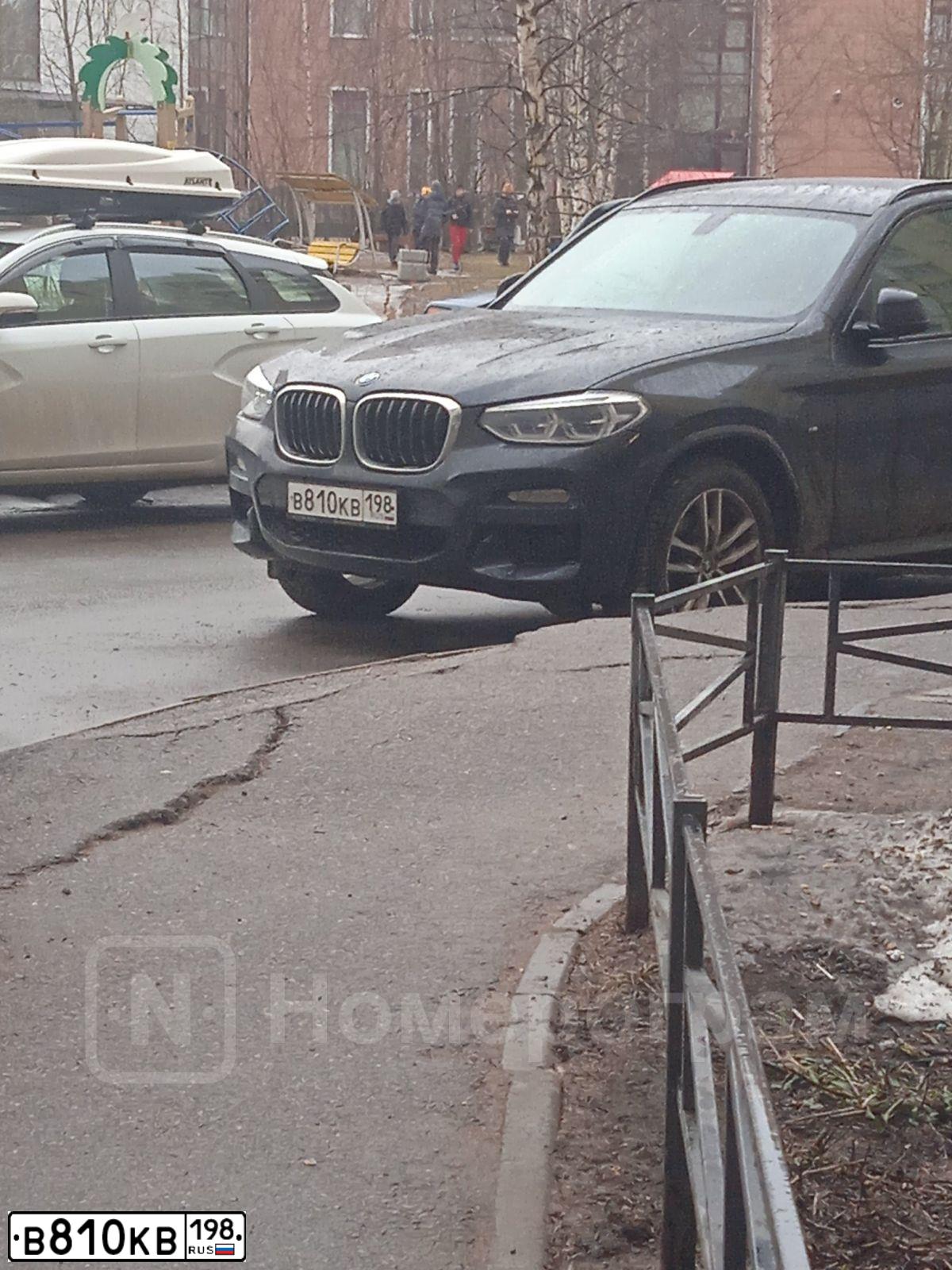 Фото автомобиля BMW X3, 2018 — госномер В810КВ198. Цвет: ЧЕРНЫЙ
