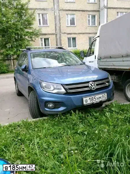 Фото автомобиля VOLKSWAGEN TIGUAN, 2011 — госномер О895ЕТ32. Цвет: СЕРО-СИНИЙ