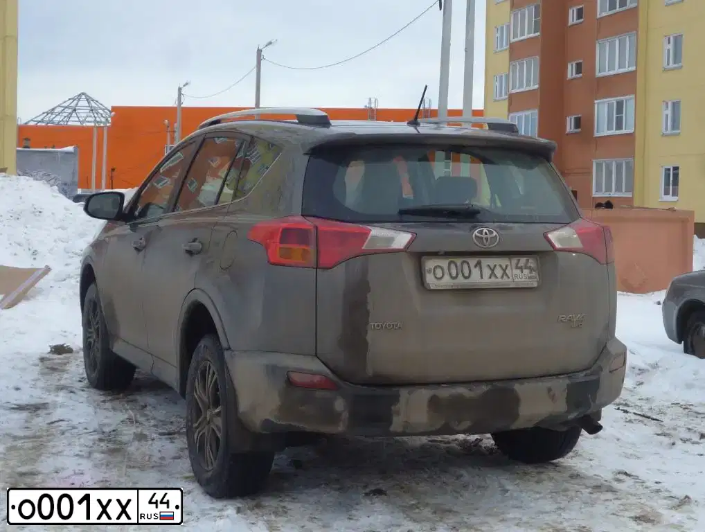 Фото автомобиля TOYOTA RAV4, 2014 — госномер О001ХХ44. Цвет: СЕРО-КОРИЧНЕВЫЙ