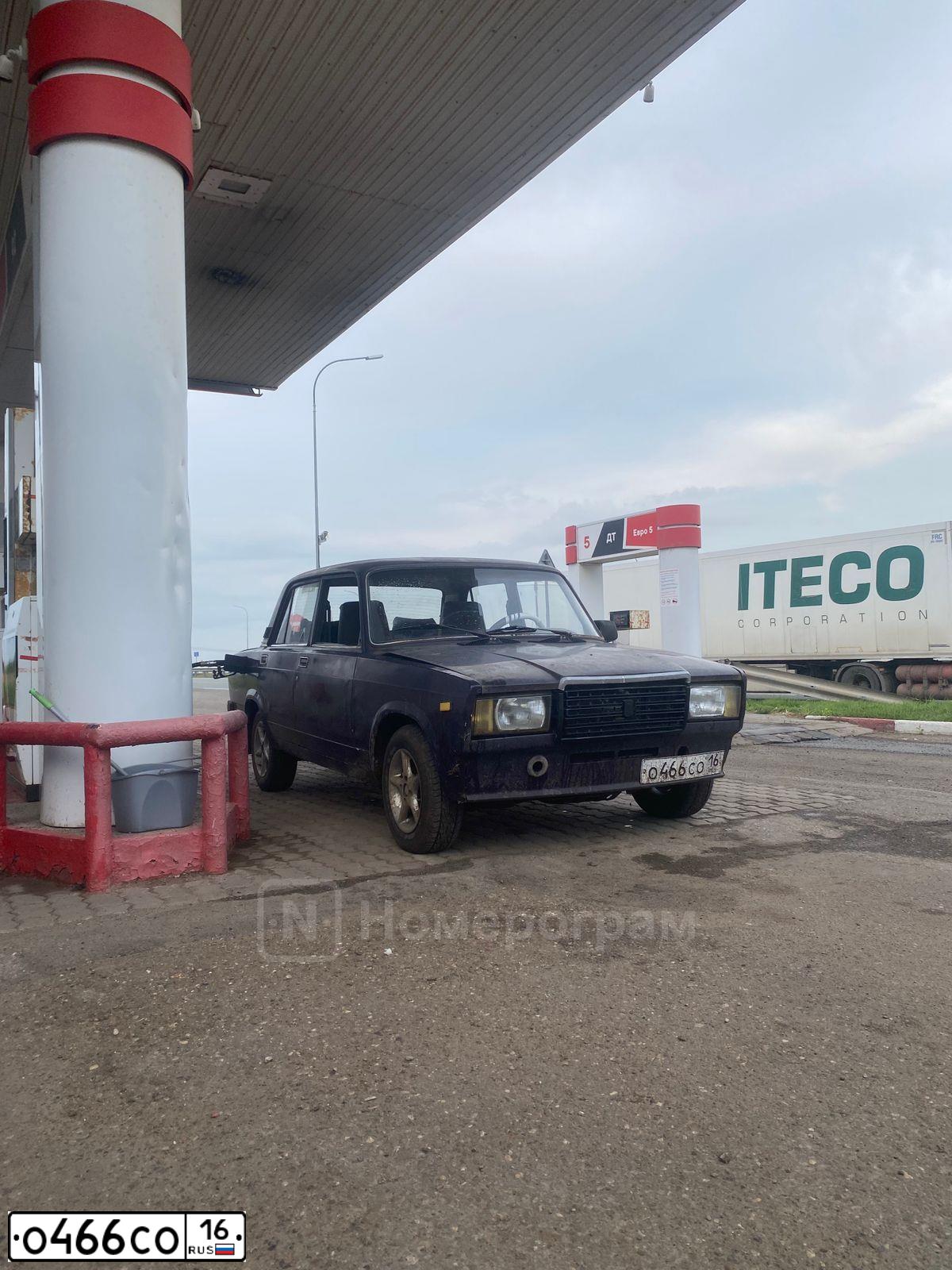 Фото автомобиля LADA 2107, 2001 — госномер О466СО16. Цвет: ФИОЛЕТОВЫЙ