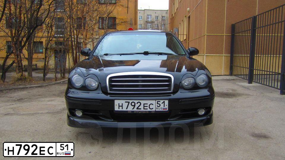 Фото автомобиля HYUNDAI SONATA, 2003 — госномер А939ТР51. Цвет: ЧЕРНЫЙ