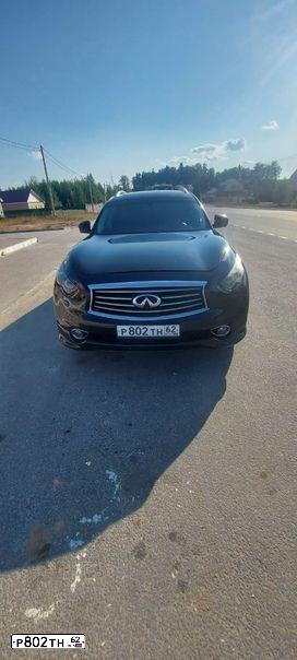 Фото автомобиля INFINITI QX70 /FX/, 2010 — госномер В808НН62. Цвет: ЧЕРНЫЙ