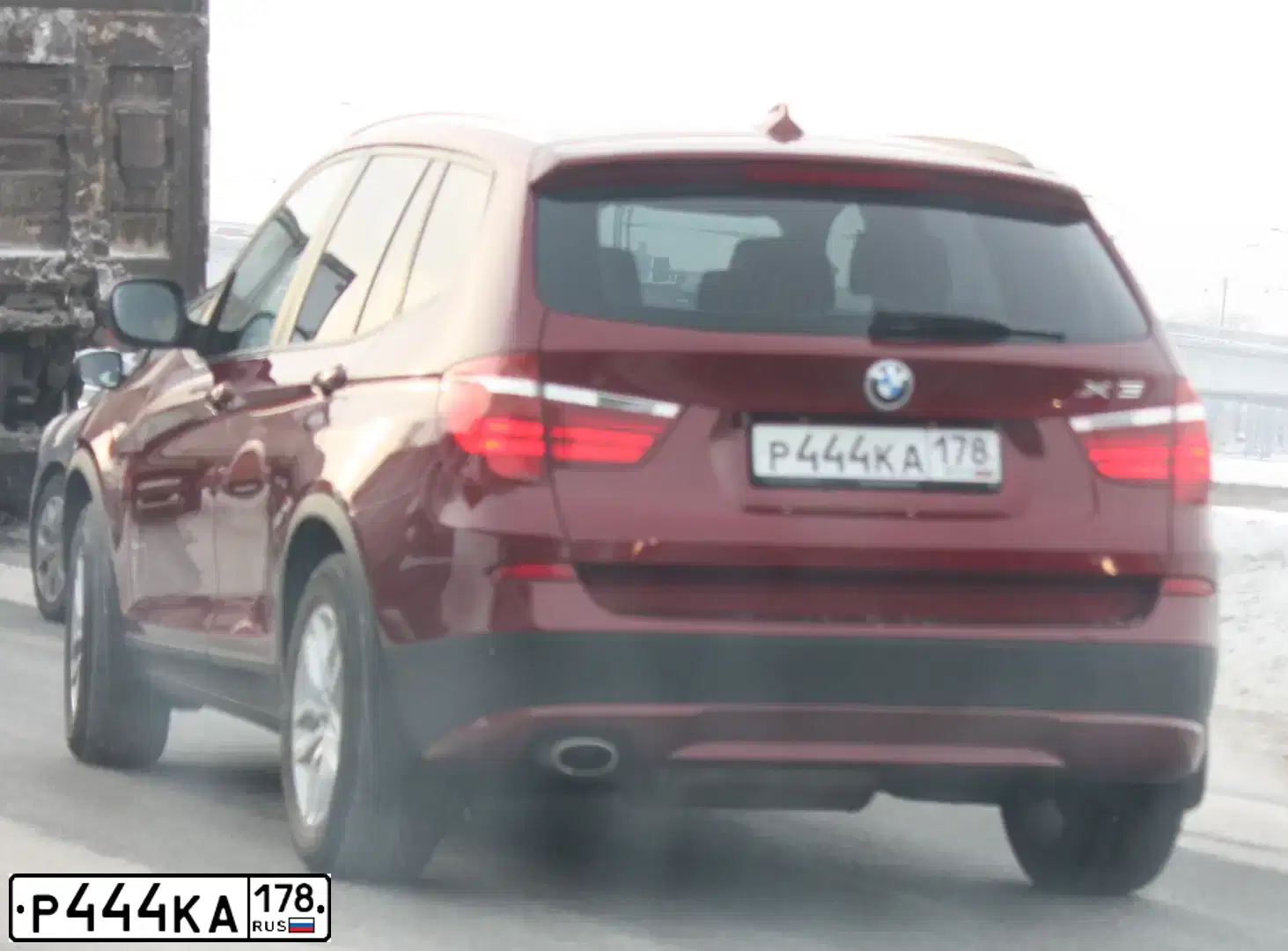 Фото автомобиля BMW X3, 2013 — госномер О684ОУ198. Цвет: КРАСНЫЙ МЕТАЛЛИК