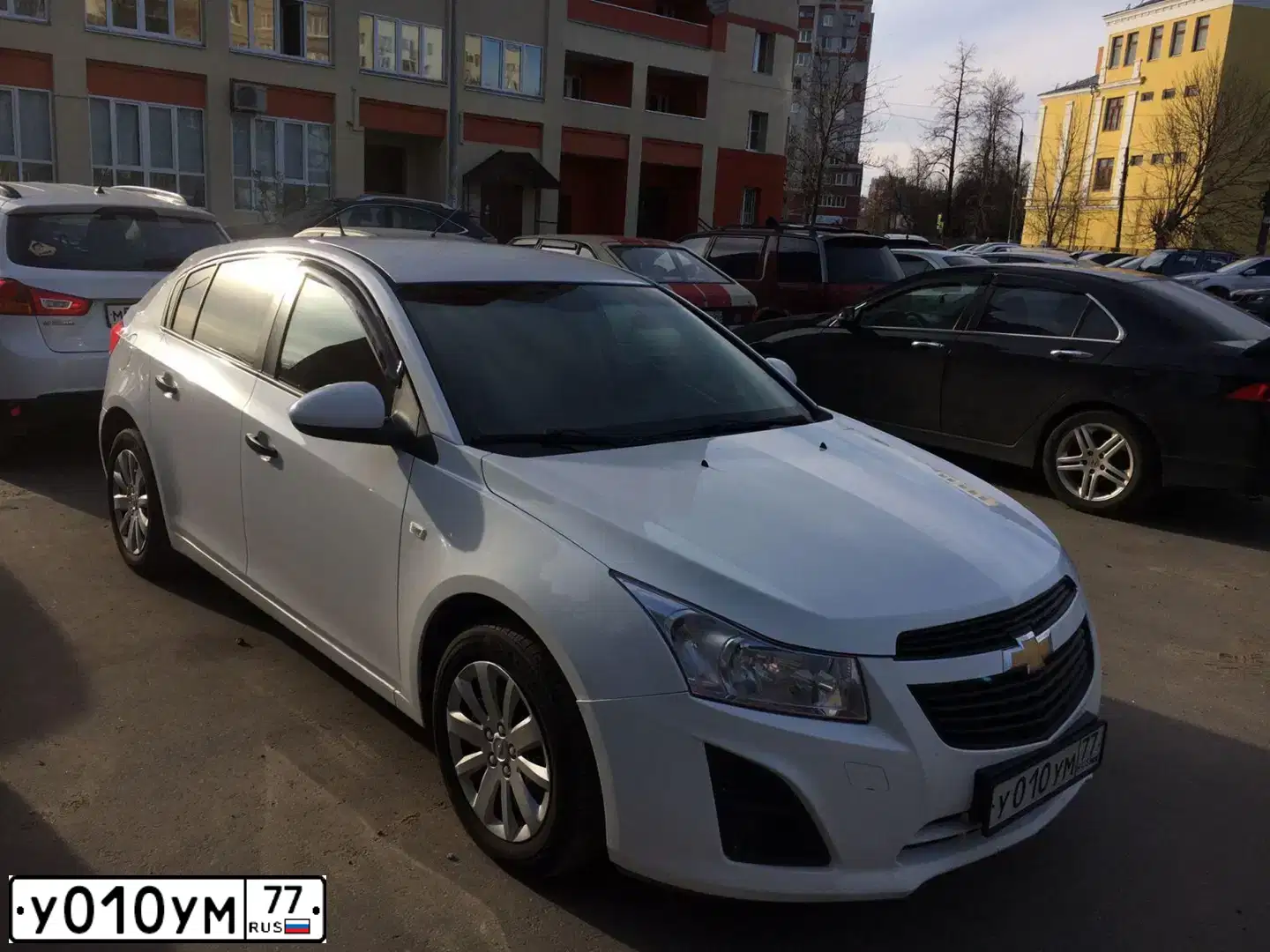 Фото автомобиля CHEVROLET ORLANDO, 2012 — госномер А323АО252. Цвет: СЕРЕБРИСТЫЙ
