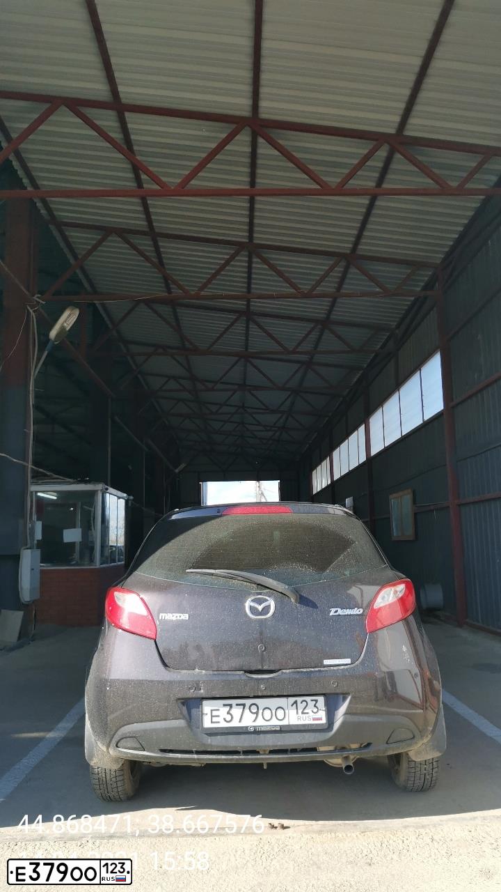 Фото автомобиля MAZDA DEMIO, 2010 — госномер Е379ОО123