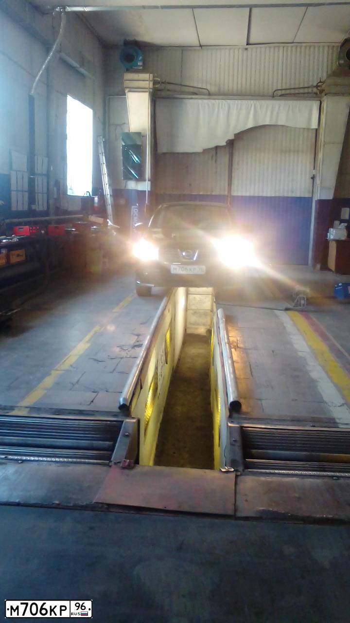 Фото автомобиля NISSAN QASHQAI, 2008 — госномер М706КР96. Цвет: ЧЕРНЫЙ