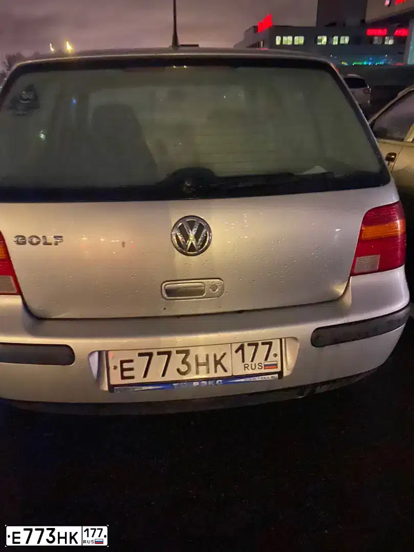 Фото автомобиля VOLKSWAGEN GOLF, 2001 — госномер Е773НК177. Цвет: СЕРЫЙ МЕТАЛЛИК