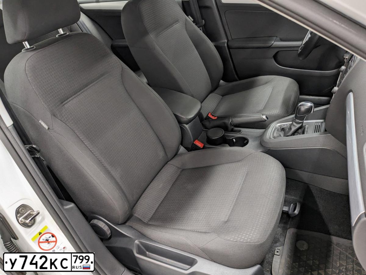 Фото автомобиля VOLKSWAGEN JETTA, 2018 — госномер А386АХ550. Цвет: Белый