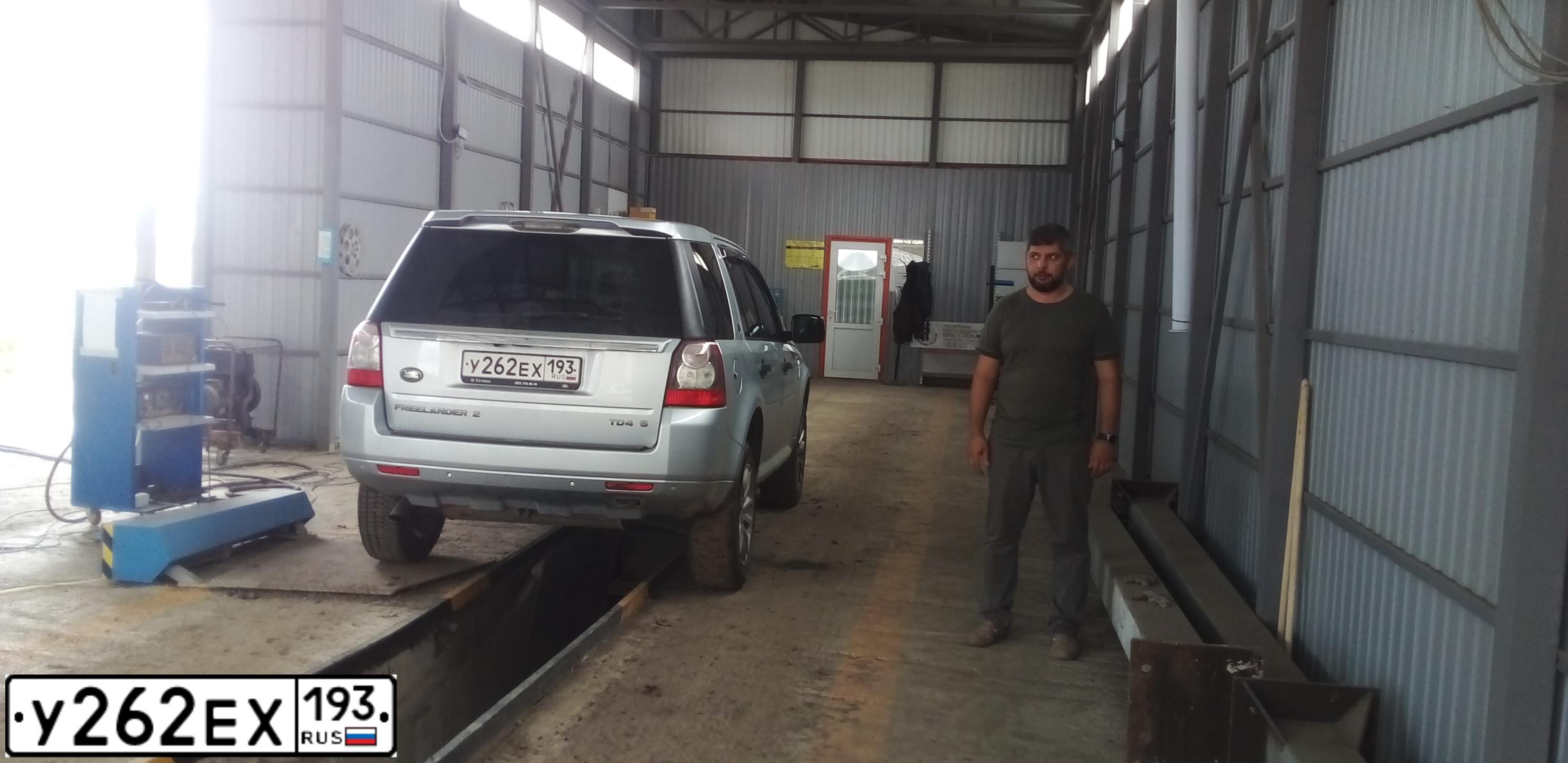 Фото автомобиля LANDROVER FREELANDER, 2011 — госномер Т007УА93. Цвет: Серебристый