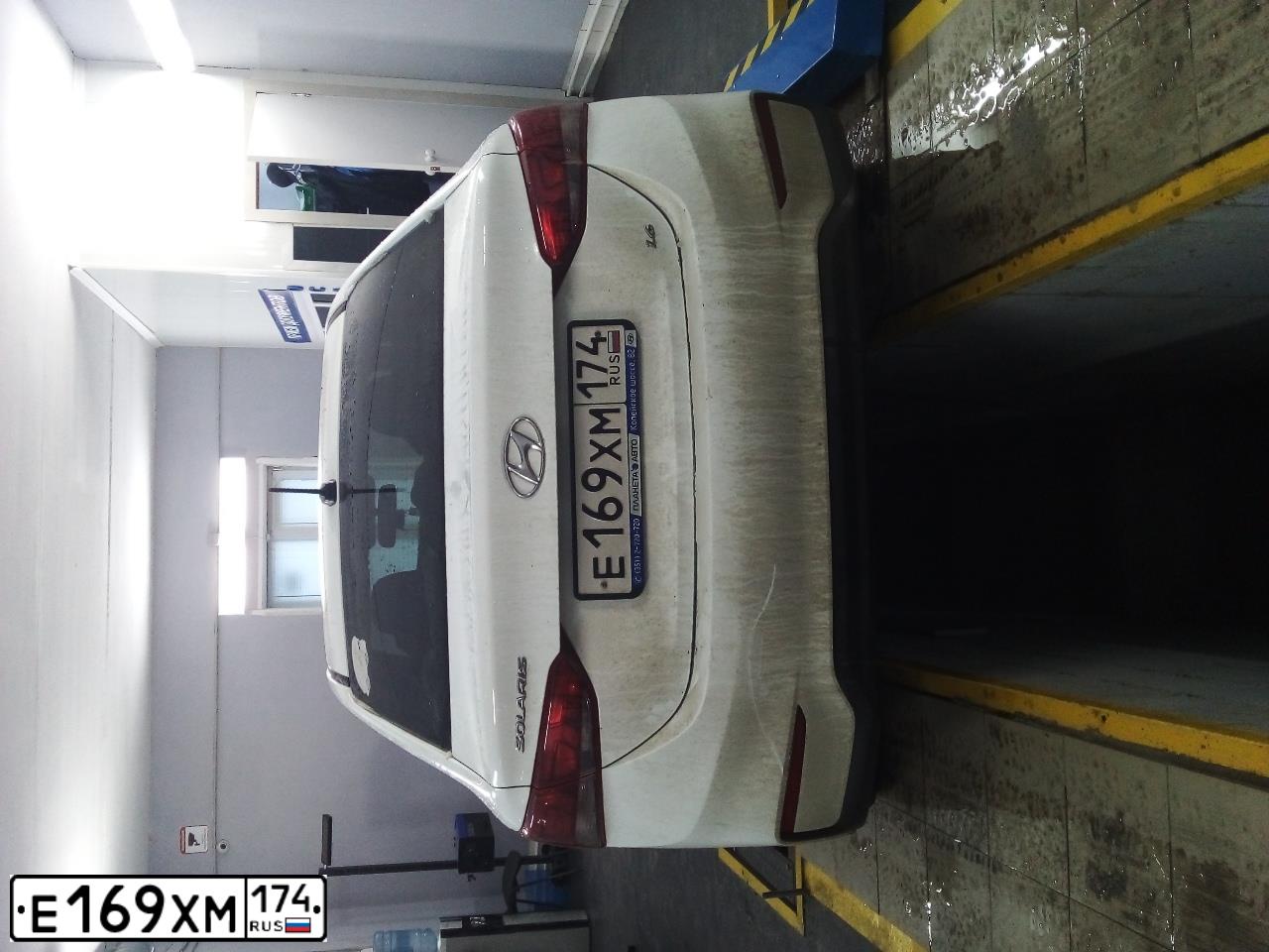 Фото автомобиля HYUNDAI SOLARIS, 2017 — госномер Е169ХМ174. Цвет: БЕЛЫЙ