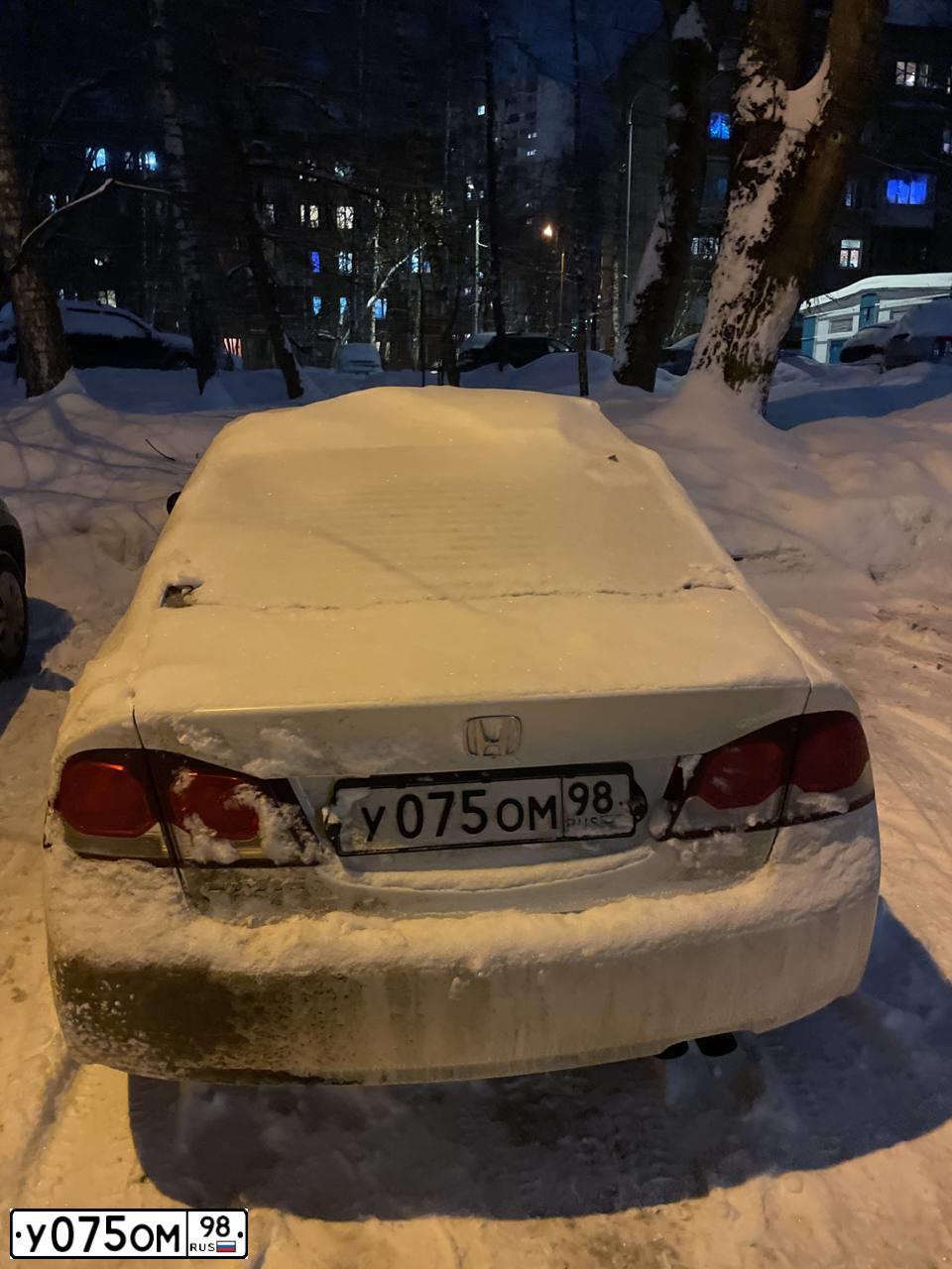 Фото автомобиля HONDA CIVIC, 2010 — госномер У075ОМ98. Цвет: БЕЛЫЙ