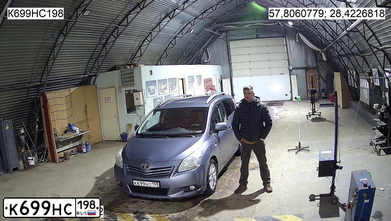Фото автомобиля TOYOTA VERSO, 2010 — госномер С410УУ60. Цвет: СЕРО-СИНИЙ