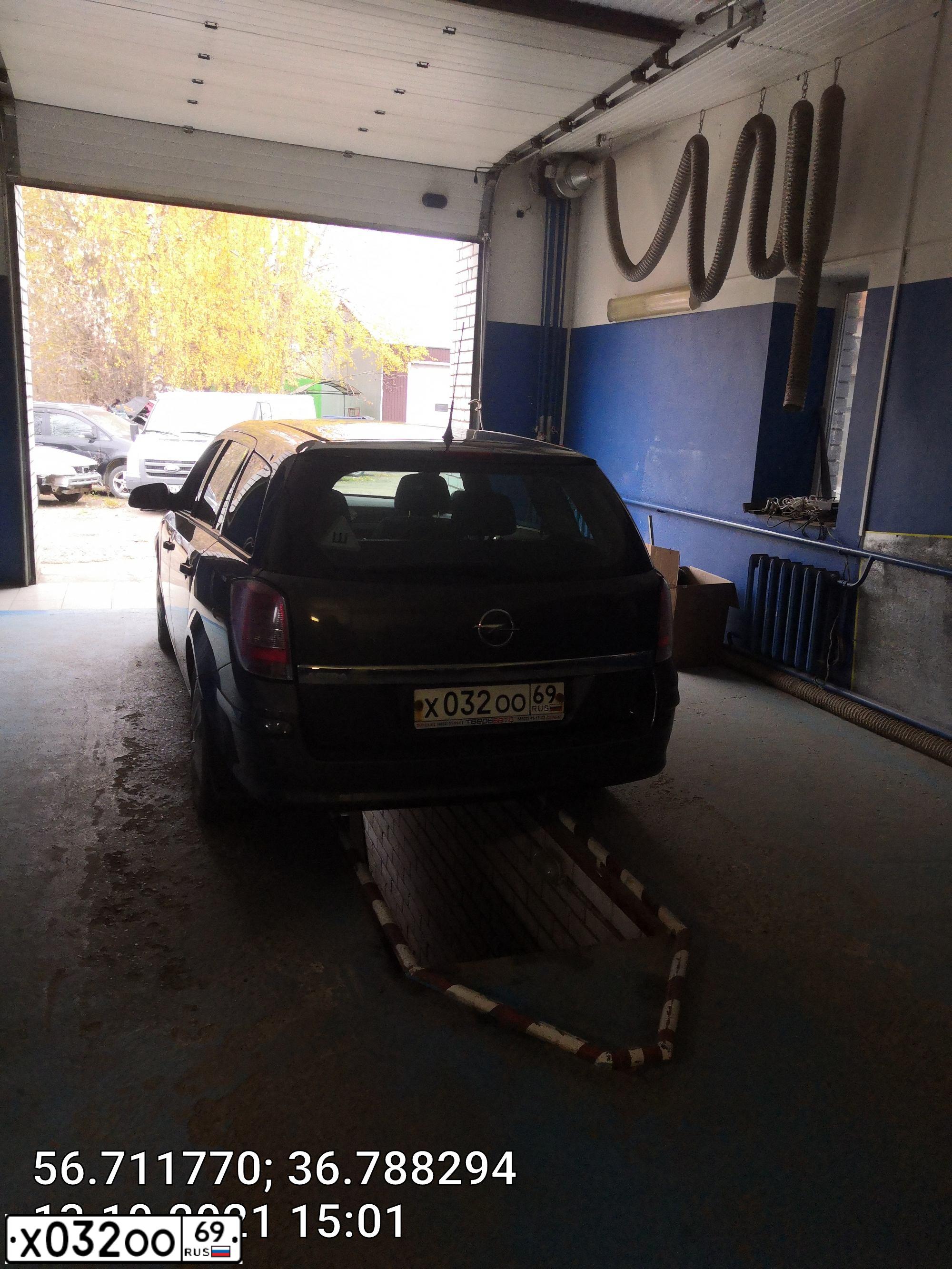 Фото автомобиля OPEL ASTRA, 2011 — госномер Х032ОО69. Цвет: ТЕМНО-СЕРЫЙ