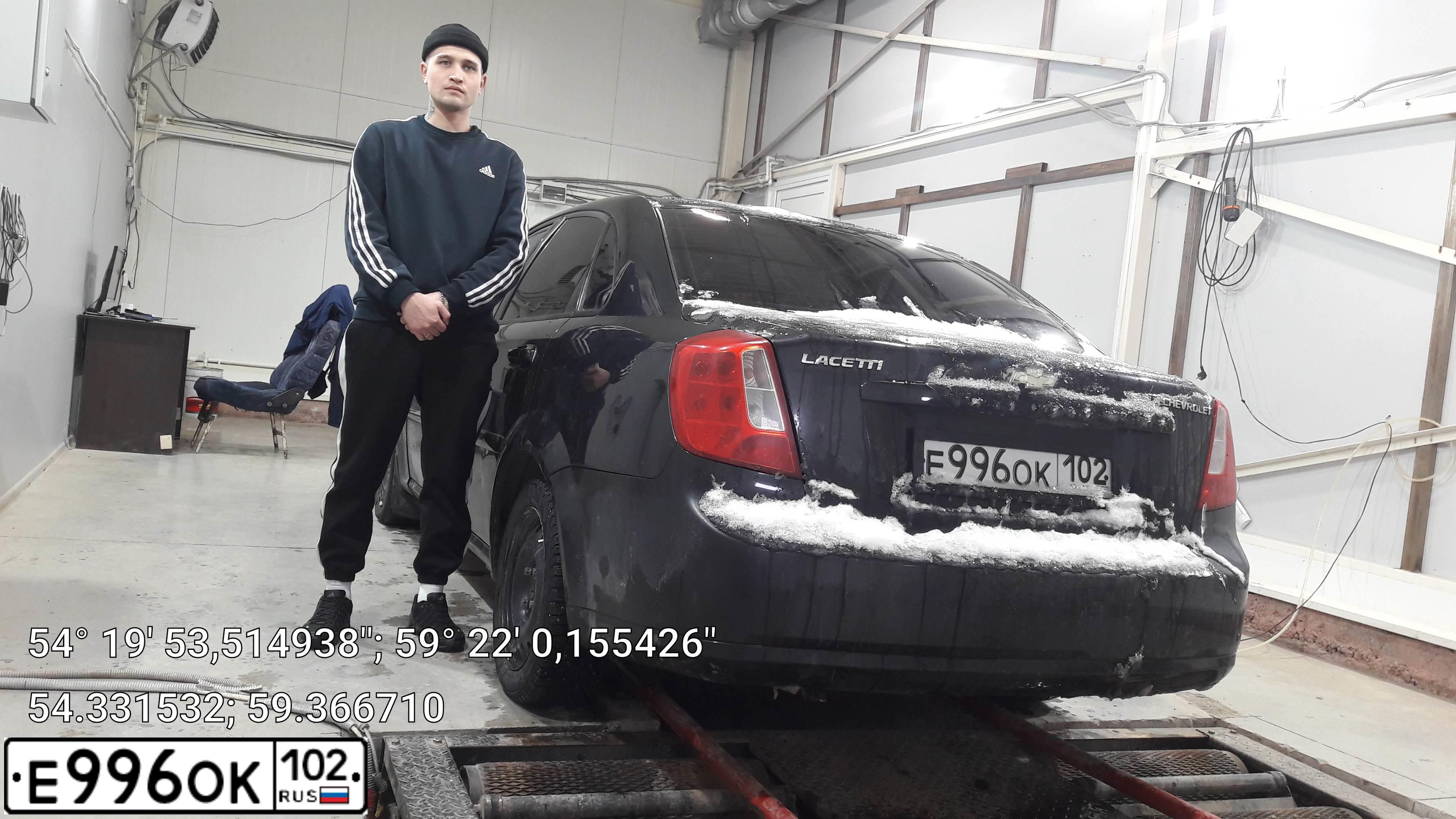 Фото автомобиля CHEVROLET LACETTI, 2007 — госномер Е996ОК102. Цвет: ЧЕРНЫЙ