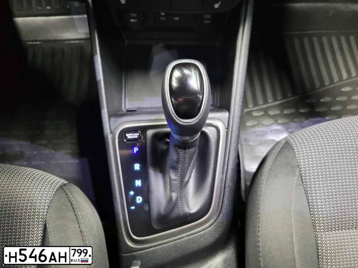 Фото автомобиля HYUNDAI SOLARIS, 2017 — госномер К500УЕ790. Цвет: Серый