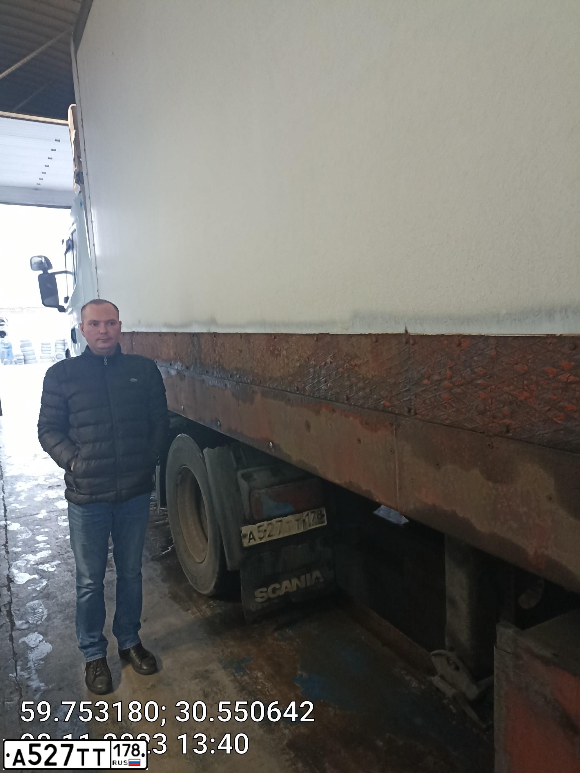 Фото автомобиля SCANIA SERIE R /4X2/, 1998 — госномер А527ТТ178. Цвет: Белый