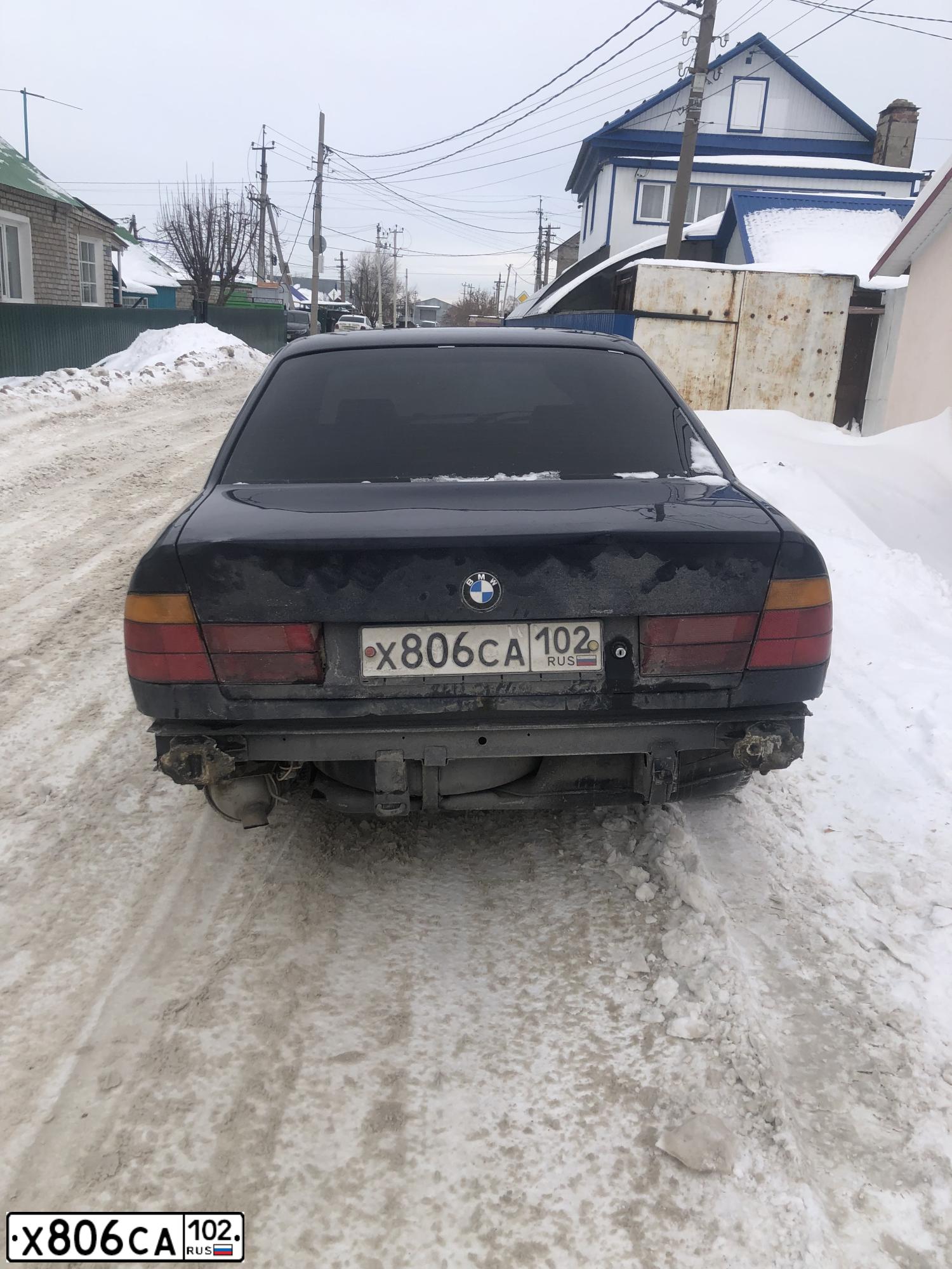 Фото автомобиля BMW W SERIE 5, 1990 — госномер Х806СА102. Цвет: СИНИЙ