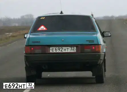 Фото автомобиля LADA 2109 SAMARA, 1999 — госномер Е692НТ32. Цвет: СЕРЕБРИСТЫЙ СИНЕ-ЗЕЛЕНЫЙ