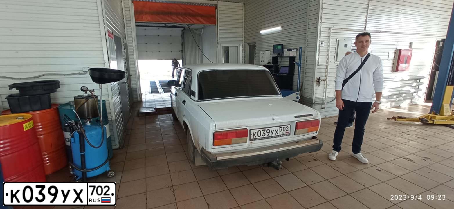 Фото автомобиля LADA 2107, 2006 — госномер Х494ТХ02. Цвет: ЯРКО-БЕЛЫЙ