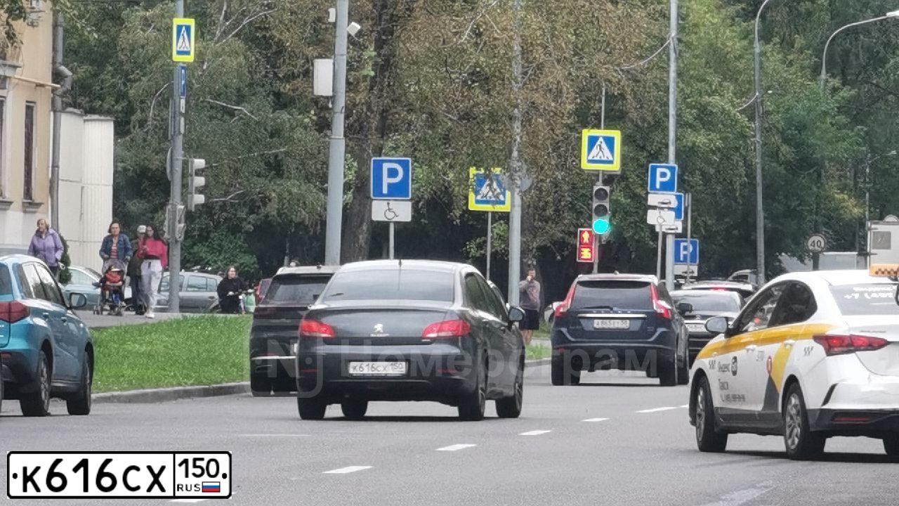Фото автомобиля PEUGEOT 408, 2012 — госномер У850АЕ250. Цвет: СЕРЫЙ
