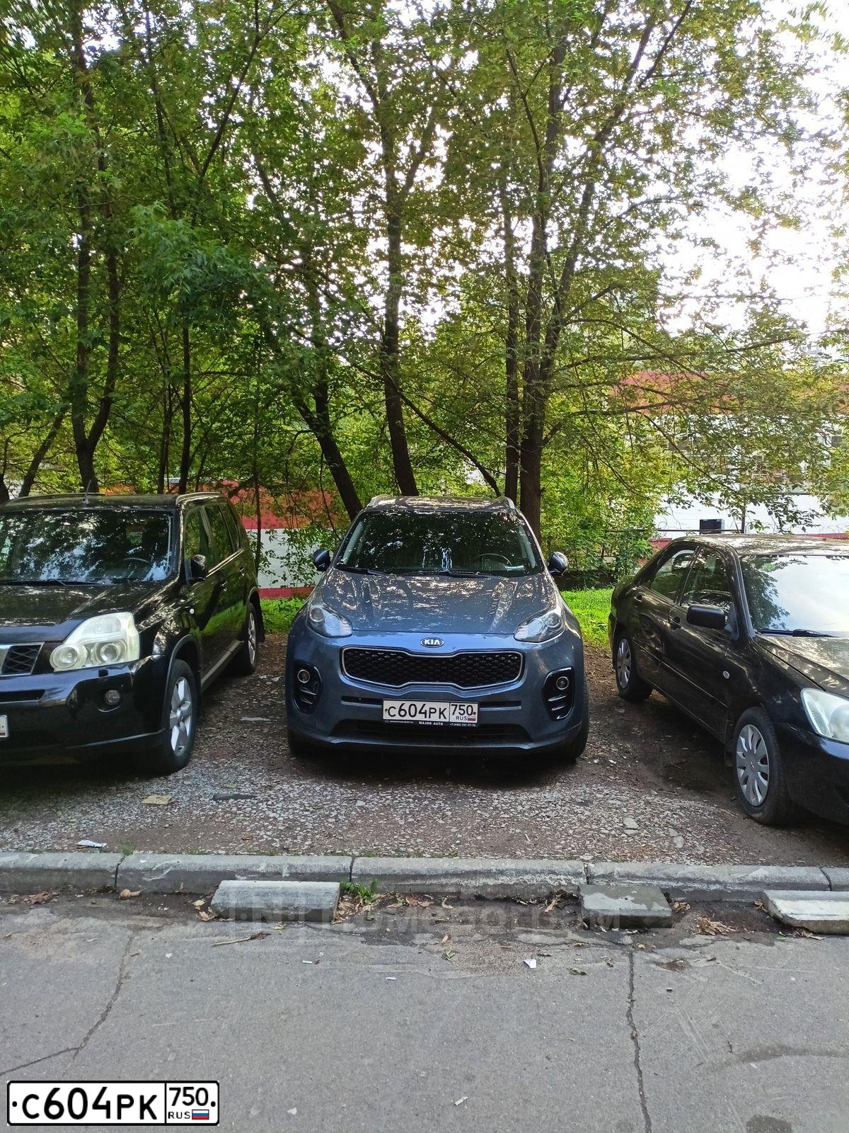 Фото автомобиля KIA SPORTAGE, 2018 — госномер С604РК750. Цвет: СИНИЙ
