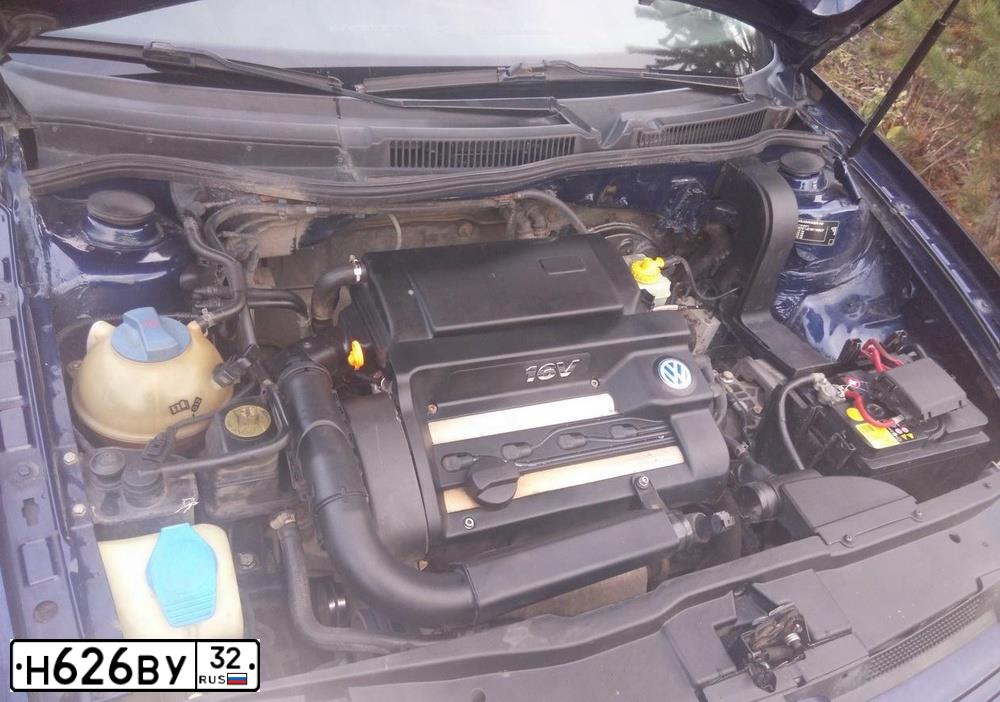 Фото автомобиля VOLKSWAGEN GOLF, 2000 — госномер В923ОС180. Цвет: синий