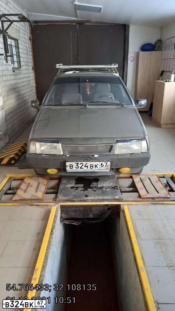 Фото автомобиля LADA 2109 SAMARA, 1999 — госномер В324ВК67. Цвет: Серебристый