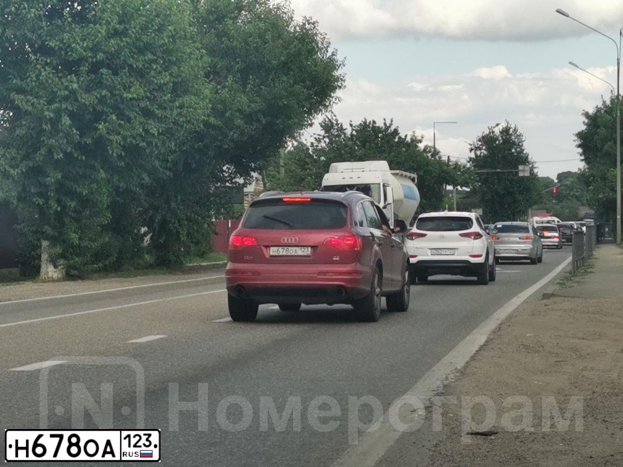 Фото автомобиля AUDI Q7, 2008 — госномер К111УУ93. Цвет: ВИШНЕВЫЙ