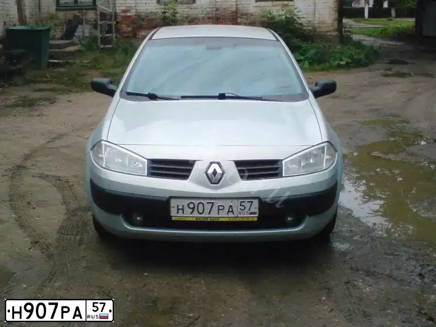 Фото автомобиля RENAULT MEGANE, 2003 — госномер М907УА32. Цвет: СЕРЕБРИСТЫЙ