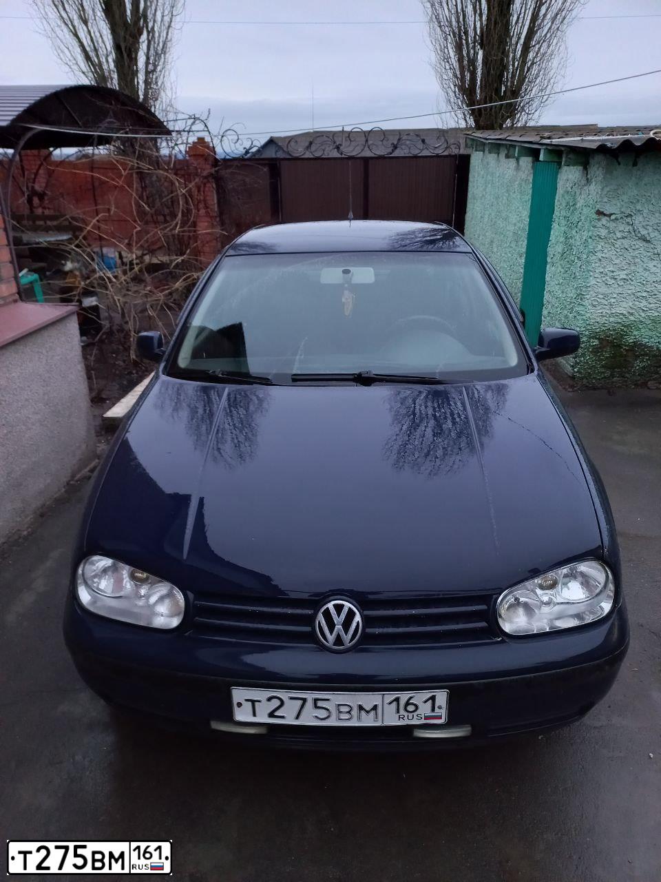 Фото автомобиля VOLKSWAGEN GOLF, 2003 — госномер Т275ВМ161. Цвет: синий