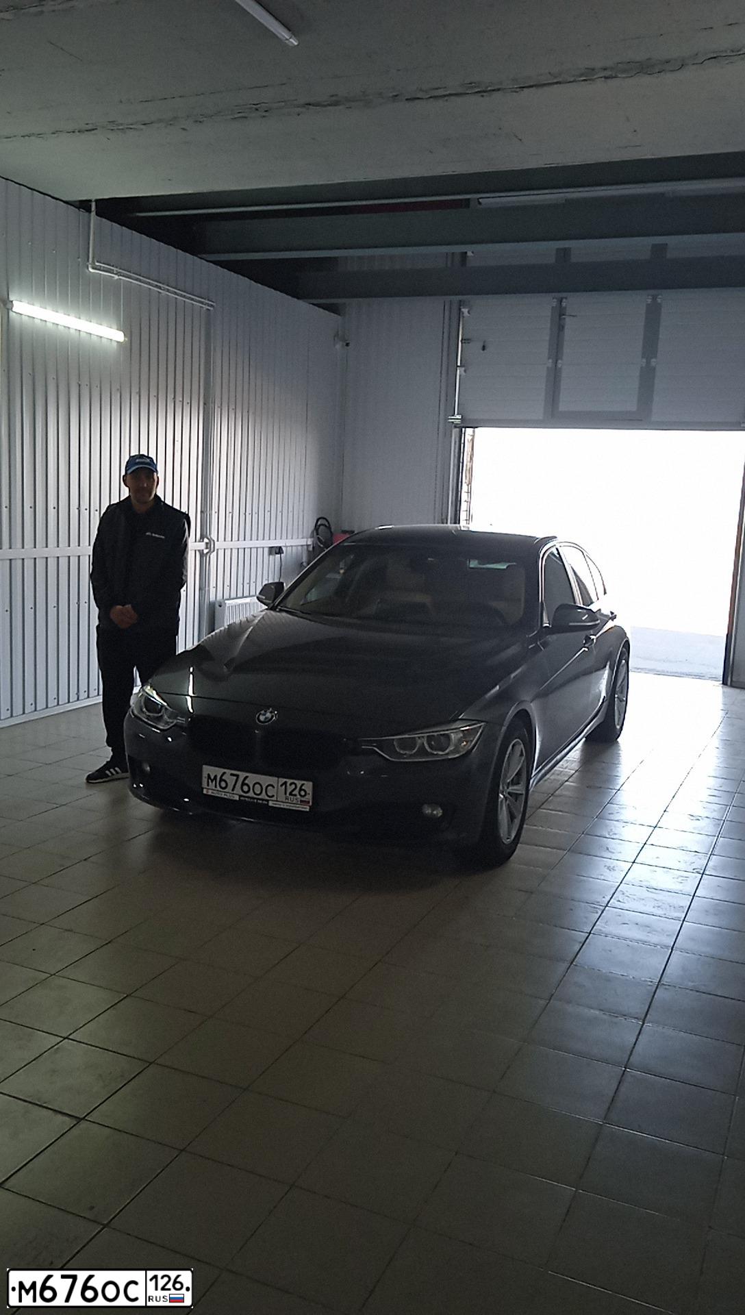 Фото автомобиля БМВ 316I, 2013 — госномер О474ЕК126. Цвет: СЕРЫЙ