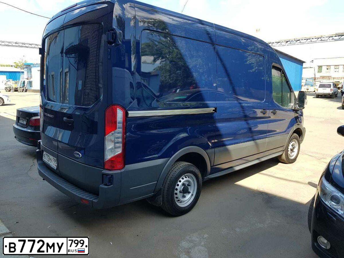 Фото автомобиля FORD TRANSIT, 2018 — госномер В772МУ799. Цвет: Темно-синий