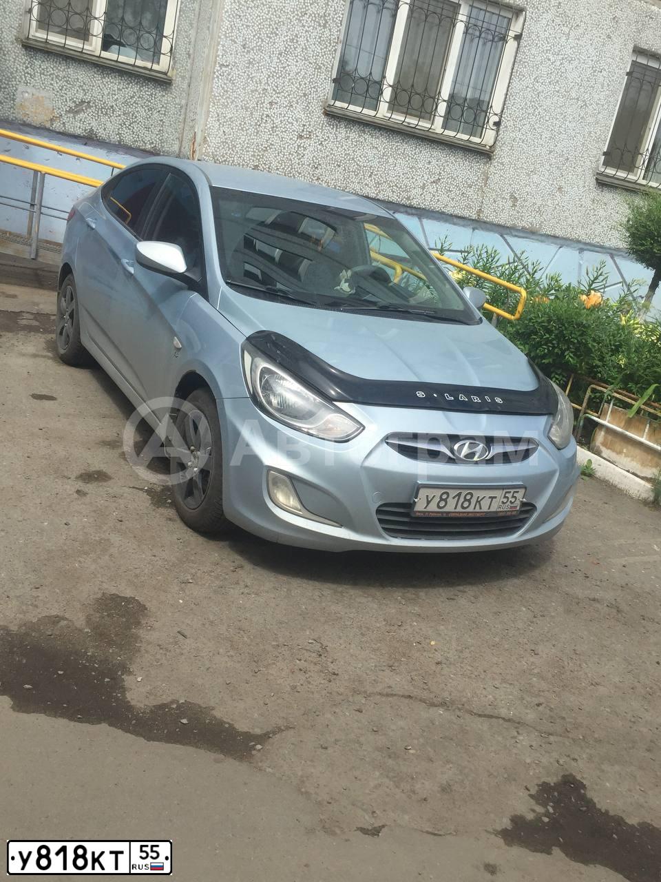 Фото автомобиля HYUNDAI SOLARIS, 2012 — госномер У818КТ55. Цвет: СЕРО-ГОЛУБОЙ