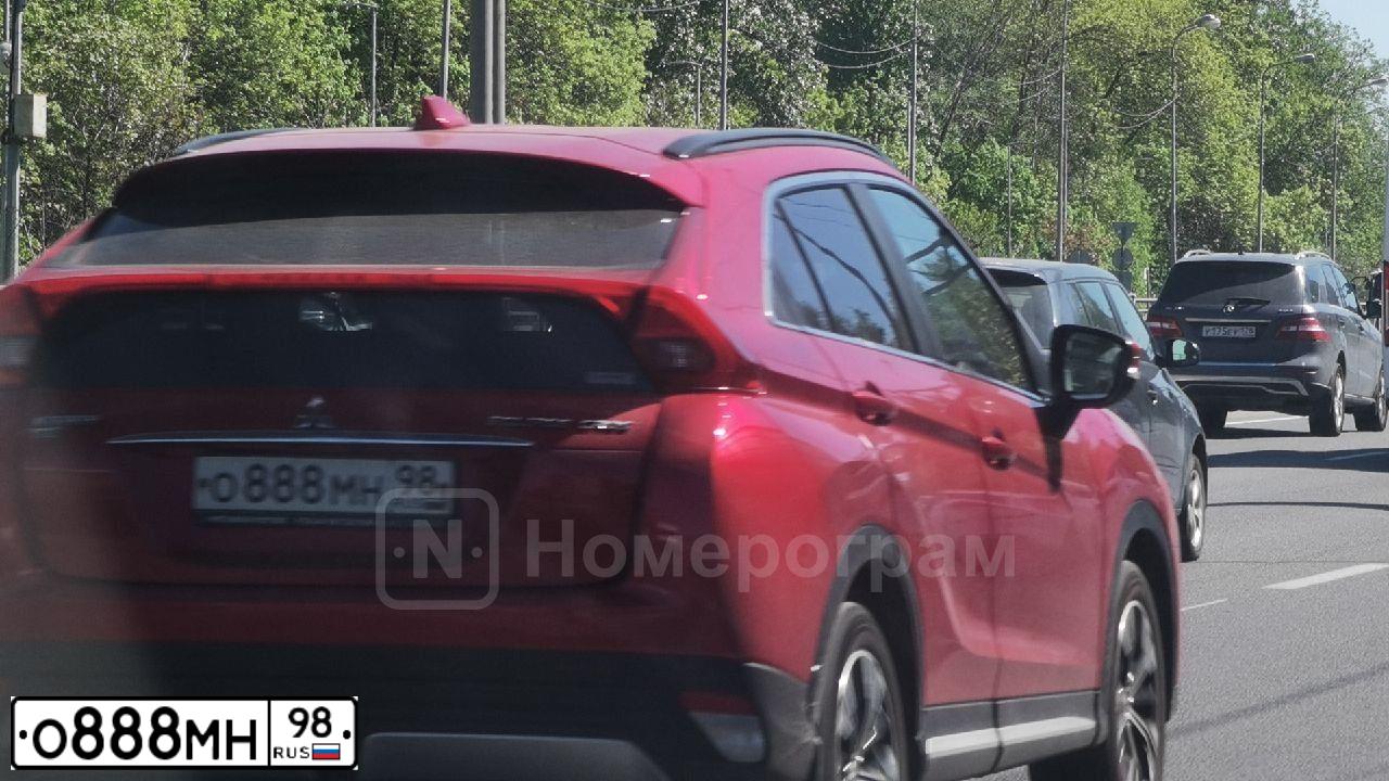 Фото автомобиля VOLKSWAGEN TIGUAN, 2010 — госномер М827ХС799. Цвет: ЧЕРНЫЙ