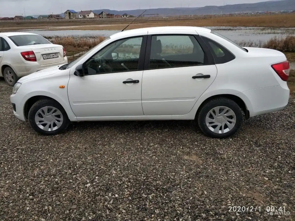 Фото автомобиля LADA 2190 GRANTA, 2019 — госномер О055ОМ05. Цвет: Белый