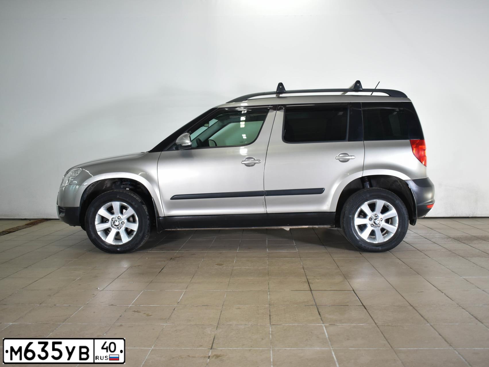 Фото автомобиля SKODA YETI, 2012 — госномер О217ТУ790. Цвет: СЕРЫЙ