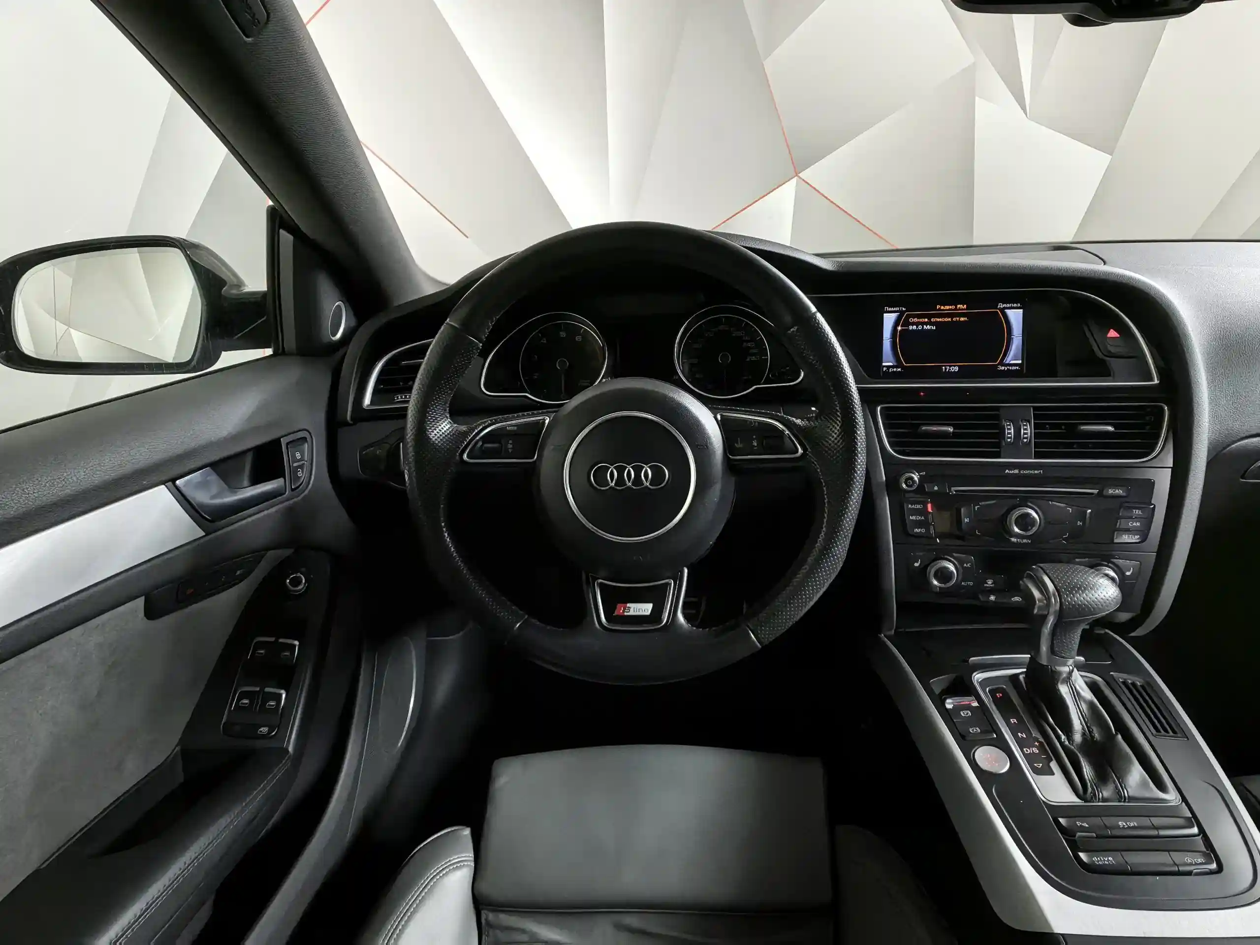 Фото автомобиля AUDI A5, 2012 — госномер М686СР197. Цвет: СЕРЕБРИСТЫЙ